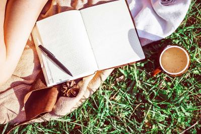 江戸川乱歩の『日記帳』あらすじ紹介。流れる涙、秘められた恋——美しくも切ない愛の物語