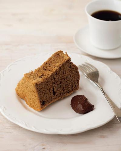 カロリーも脂質も控えめ【米粉×オイルなし】コーヒーとくるみでほろ苦リッチな大人のシフォンケーキ（サムネイル画像4）