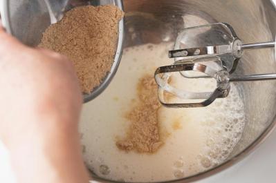 ダイエット中でも食べられる！オイルなし！？なのにふんわり！米粉×豆乳のやさしいシフォンケーキ（サムネイル画像4）