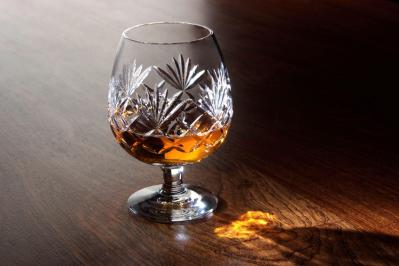 山川方夫『愛の終り』のあらすじ紹介。スキャンダルと執着の終着点