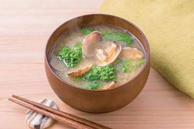 マルコメ社員もやっている！あさりと菜の花たっぷりの【みそ汁レシピ】だし汁の保存方法も紹介