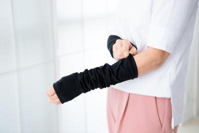 ロング丈でも暑苦しさがない「冷感シルクのアームカバー ロング丈」が快適すぎた！（サムネイル画像3）