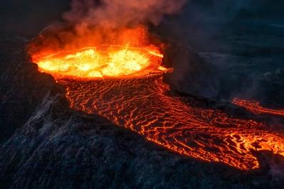 山川方夫の『愛のごとく』あらすじ紹介。感情を捨て生きてきた主人公が取り戻すのは愛か、虚無か？