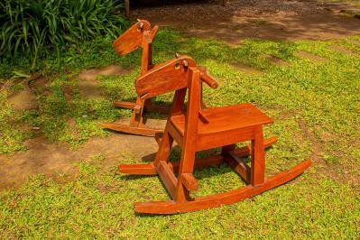 新美南吉の『あし』あらすじ紹介。思わず笑みがこぼれる2頭の馬のかけあい。現代に通じる人生教訓も