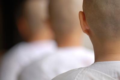 グスターフ ウィードの『尼』あらすじ紹介。欲望、孤独、人間の本能をめぐる物語