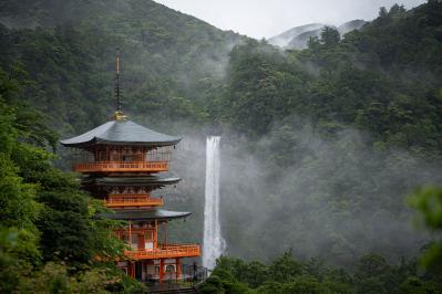 若山牧水の『熊野奈智山』あらすじ紹介。静寂とドラマが交錯する船旅と瀧の物語