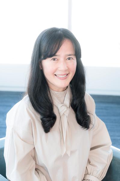 【60代・読者モデル】が10代・20代に着ていた服とは？「ハマトラ、ニュートラ、ボディコン……。皆と同じファッションで安心していたあの頃が懐かしい！」（サムネイル画像10）