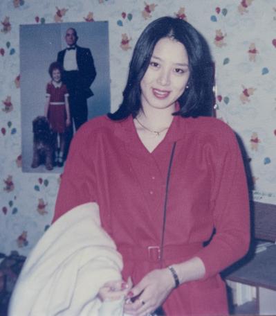 【60代・読者モデル】が10代・20代に着ていた服とは？「ハマトラ、ニュートラ、ボディコン……。皆と同じファッションで安心していたあの頃が懐かしい！」（サムネイル画像6）