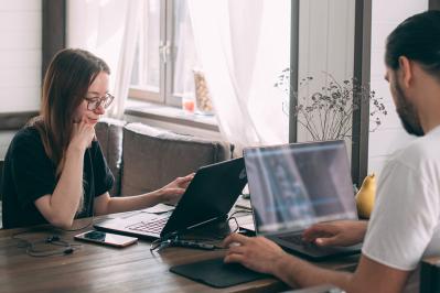 与謝野晶子の『女が来て』あらすじ紹介。日常を壊す手紙とは？物語に描かれた人生の交錯