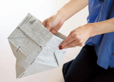 【近藤典子さん】おすすめ！ 新聞紙で簡単にできて使い勝手◎の「二重底の新聞BOX」の作り方（サムネイル画像13）