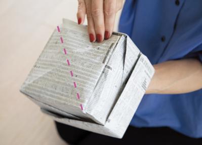 【近藤典子さん】おすすめ！ 新聞紙で簡単にできて使い勝手◎の「二重底の新聞BOX」の作り方（サムネイル画像15）