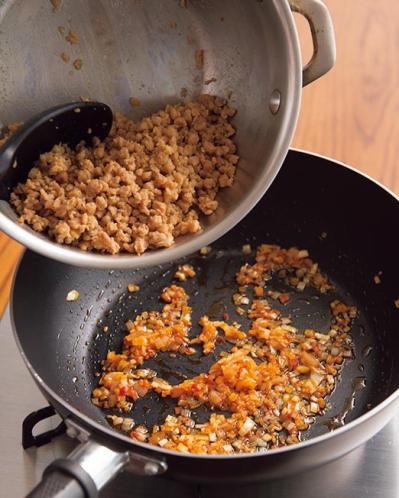 高たんぱくで低脂質！注目の食材【大豆ミート】で簡単・夏に食べたい「マーボーどうふ」レシピ（サムネイル画像4）