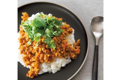 「これ、ほんとにお肉なし？」と話題に！大豆ミートでつくるヘルシー【ドライカレー】レシピ