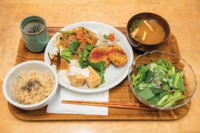 落合恵子さんの80歳現在！クレヨンハウスと約50年続ける「オーガニック」に込めた健康の秘密（サムネイル画像3）