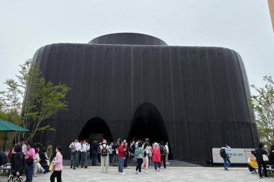 50代 大阪万博体験記｜紙のマップは必要？ランチタイムは？支払い方法のアドバイスも！「大屋根リングに早く上がりたいけどちょっと待って…」（サムネイル画像4）