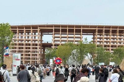 50代 大阪万博体験記｜紙のマップは必要？ランチタイムは？支払い方法のアドバイスも！「大屋根リングに早く上がりたいけどちょっと待って…」（サムネイル画像3）