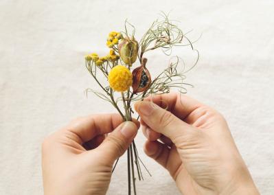初心者でもできる【フラワーアレンジメント】ドライフラワーで簡単！ ミニブーケの作り方（サムネイル画像9）