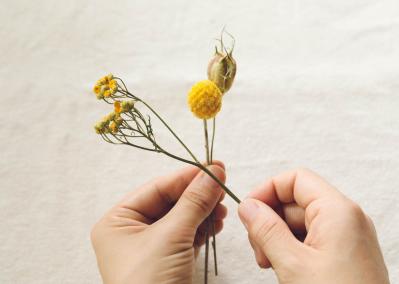 初心者でもできる【フラワーアレンジメント】ドライフラワーで簡単！ ミニブーケの作り方（サムネイル画像8）
