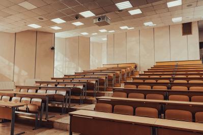 与謝野晶子の『教育の民主主義化を要求す』あらすじ紹介。教育に民の声を届ける改革論とは？