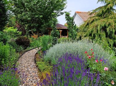 【ガーデニング】庭がもっと素敵になる。映える空間をつくる基本の5ポイントとは？（サムネイル画像8）