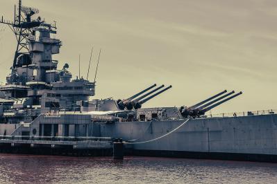 【戦後80年に読みたい小説】海野十三の『不沈軍艦の見本』あらすじ紹介。風刺とユーモアで描く戦争の虚しさ