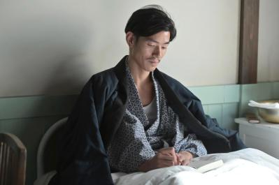 朝ドラ【あんぱん】速記のメッセージは最大級の愛か。死期を悟った次郎が、これからの話をしようと、のぶを励ます（サムネイル画像2）