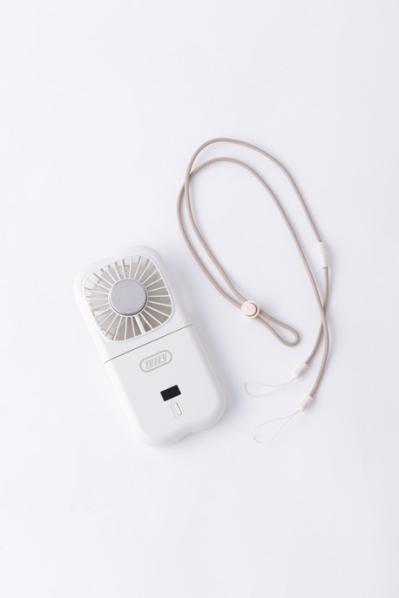 重さは約140g。ほぼバナナ1本分の重さでヒンヤリ！「Toffy 折りたたみひんやりファン」とは？（サムネイル画像8）
