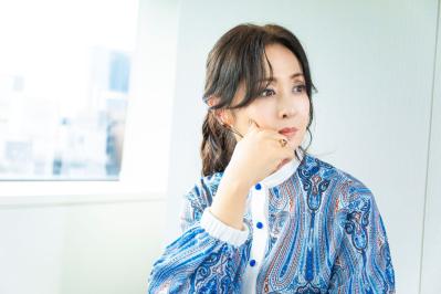 「舞台は楽しい仕事ではない」【斉藤由貴さん】それでも13年ぶりに挑む、理由とは？体力づくりのために実践しているコトも（サムネイル画像2）