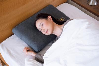 枕迷子の救世主！50万台以上売れている「無重力枕 ザ・キューブス」その実力とは？