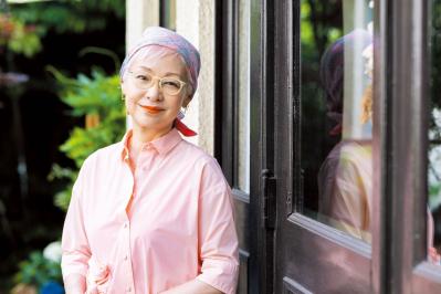 白髪を生かした「ピンクの髪色」でおしゃれの幅が広がる！ 60代・人気スタイリストのヘアスタイル実例