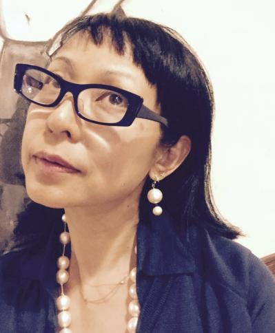 白髪を生かした「ピンクの髪色」でおしゃれの幅が広がる！ 60代・人気スタイリストのヘアスタイル実例（サムネイル画像4）