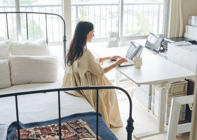 60歳目前に愛娘を喪い、ひとりに。パフューマーがこれからを見つめ直すために選んだ、30㎡の小さな部屋（サムネイル画像2）