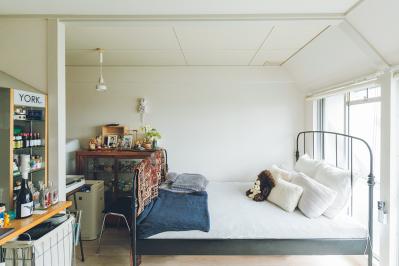 60歳目前に愛娘を喪い、ひとりに。パフューマーがこれからを見つめ直すために選んだ、30㎡の小さな部屋