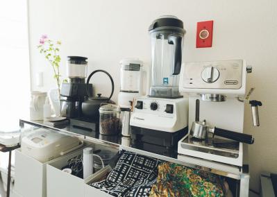 大切な人を亡くし苦しんだ日々を経て辿り着いた、30㎡ワンルームのシンプルな暮らし【60歳パフューマー 山藤陽子さん】（サムネイル画像3）