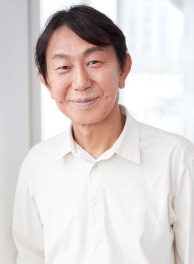 59歳「髪のパサつき、根元のつぶれが気になります…」 人気ヘアサロン【ZACC・高橋さん】が教える若返りカットとは？（サムネイル画像2）