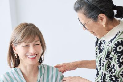 63歳「暗い色ばかりではなく、カラフルな服にも挑戦したい！」読者モデルのファッションにドラマスタイリスト【西ゆり子さん】がアドバイス