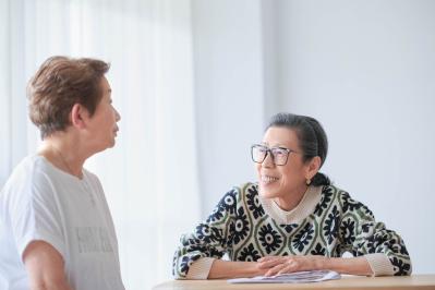 78歳・読者モデル「娘に老けたと言われてショックだった…」 スタイリスト【西ゆり子さん】直伝の着方テクで大変身！（サムネイル画像3）
