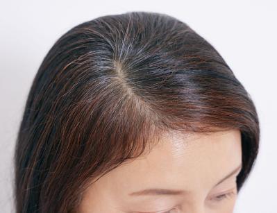 【50代ヘア】「根本のぺしゃんこが気になります」50代なら必須の美容家電を使えばこんなにボリュームアップ！？（サムネイル画像3）