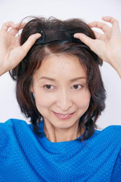 ＜50代の髪悩み＞根本の白髪も、ボリュームアップも【ポイントウィッグ】で解決！不自然にならないつけ方とは？（サムネイル画像5）