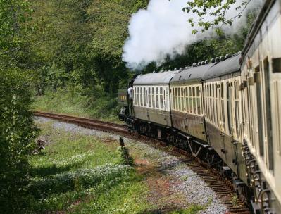 室生犀星の『汽車で逢つた女』あらすじ紹介。罪を犯した男が出会った女性。人生を変える出会いがもたらすものは？