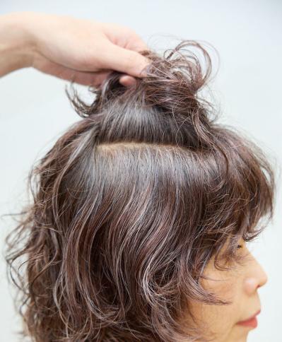 56歳・読者が体験！「脱白髪染め」ができると話題の【白髪ぼかしカラー】とは？（サムネイル画像17）