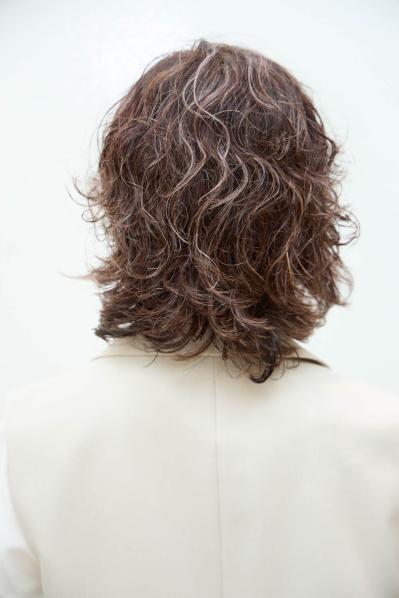 56歳・読者が体験！「脱白髪染め」ができると話題の【白髪ぼかしカラー】とは？（サムネイル画像16）