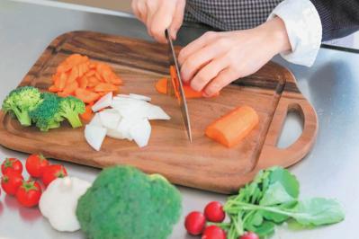 調理時間10分以内！【卵と豆腐】の超高速・節約レシピ2選「えびの塩麻婆」「ピリ辛うま塩ごま味玉」（サムネイル画像2）