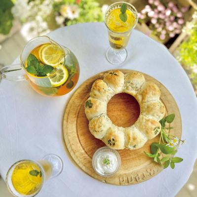 13㎡のベランダが華麗に変身！DIYとフレッシュハーブ、ホワイトコーデで楽しむベランダガーデン（サムネイル画像2）