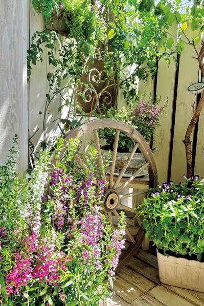 「どこを切り取っても大人かわいい！」DIYで作るフレンチシックなベランダの秘密！（サムネイル画像6）