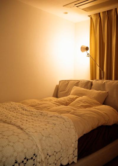 【快眠コンシェルジュの寝室】カーテンの色は？室温は？寝具は？「これが快眠のための適正環境です」（サムネイル画像3）