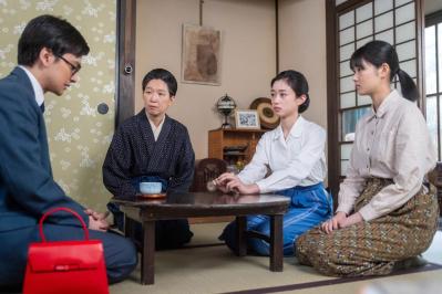 【あんぱん】“ようやく”思いを通じ合わせた二人。寛（竹野内豊）の言葉「別々の道を歩んでいても、いつか交わる日がくる」が現実に（サムネイル画像3）