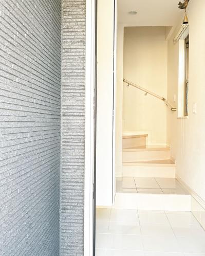 マットもスマホも削減！家族が過ごしやすいミニマルな空間作りの秘訣（サムネイル画像4）