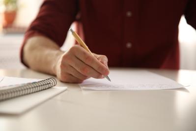 有島武郎の『平凡人の手紙』あらすじ紹介。人生の平凡さが人を幸せにする理由、そして老後の幸福とは？