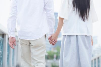 宮本百合子の『夜の若葉』あらすじ紹介。従兄妹の間に生まれる微妙な感情、運命のいたずらとは？